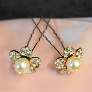 2 pc Pearl and Rhinestone Fancy Flower Hair pins